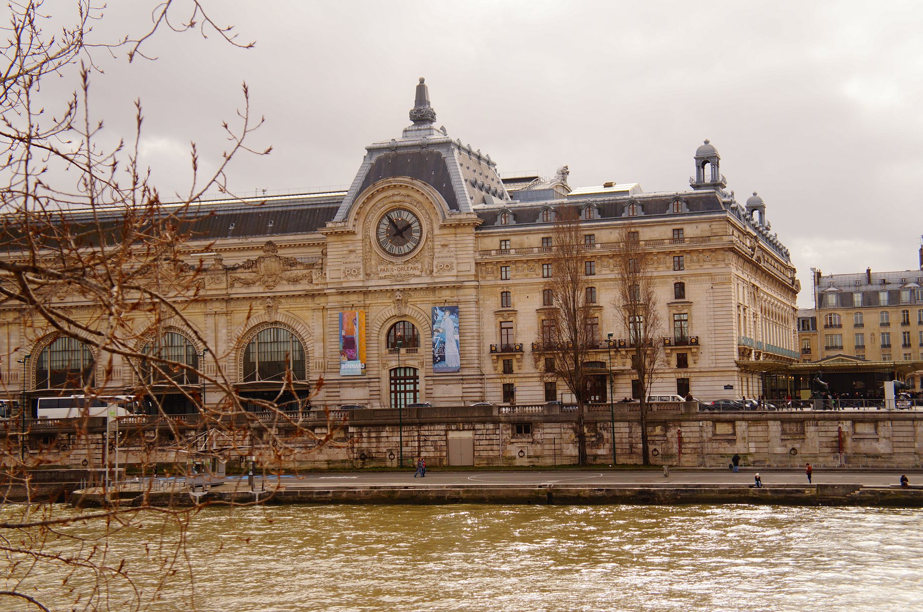 巴黎鐵塔周邊景點，塞納河畔的奧塞美術館！