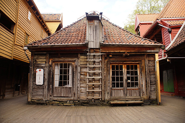 布呂根彩色房子後方，別有洞天，到處可見到這樣的中世紀木造建築！