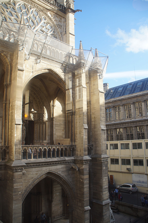 巴黎司法宮隔壁，聖徒禮拜堂二樓陽台樣貌
