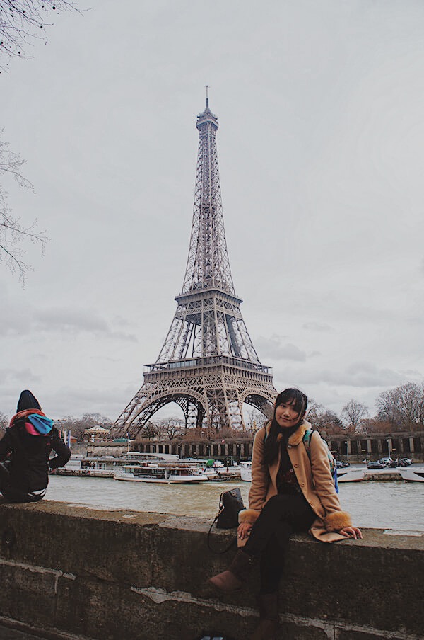 比爾阿克姆橋旁邊景緻，與巴黎鐵塔合照