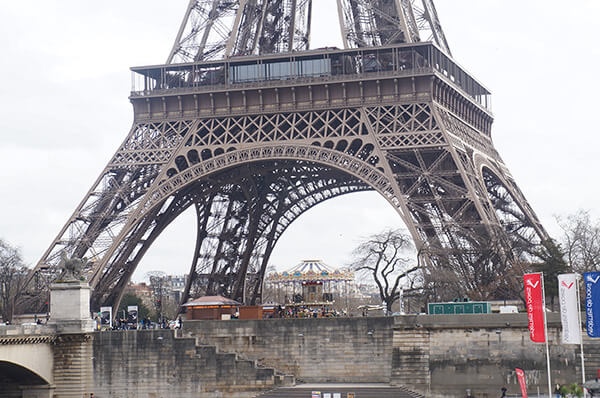 巴黎鐵塔5大拍照點之二，旋轉木馬