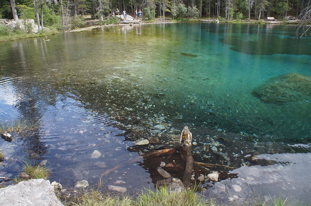 繽紛色彩的Grassi lakes湖水顏色
