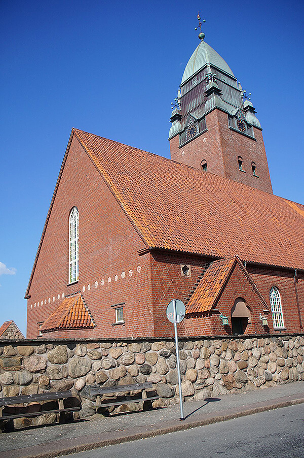 旅遊書上的角度長這樣！典型的北歐教堂質樸風格。