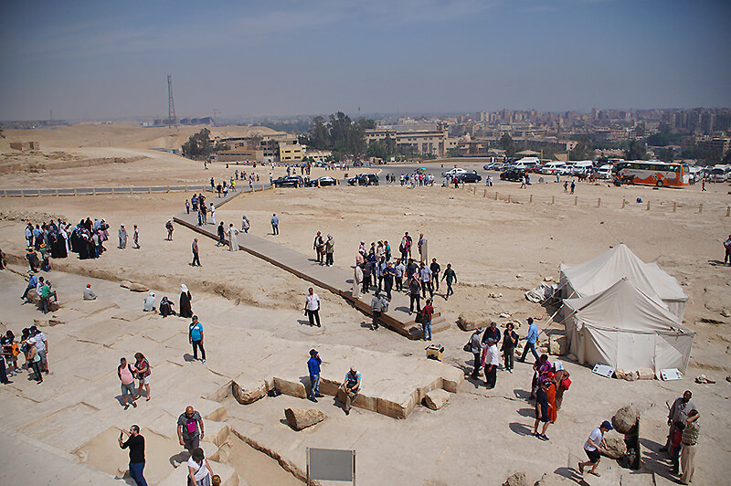 另一側的遊客們，這可是埃及旅行必到之處。