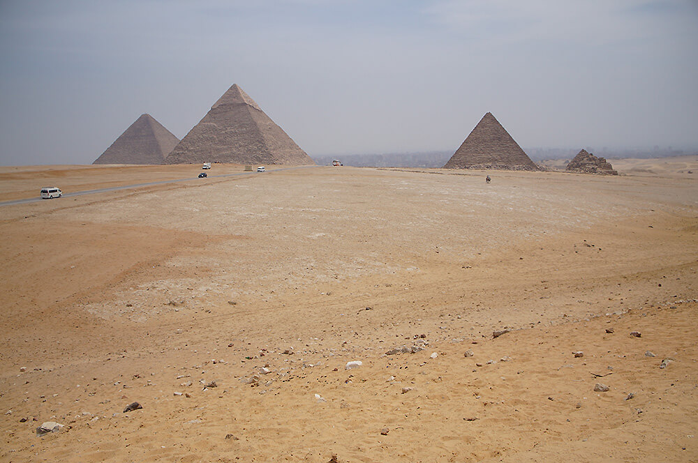 吉薩3大金字塔，沙漠比例多一點的照片，自己也很喜歡。