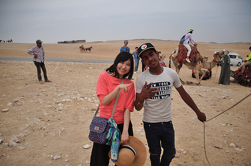 另一個也想跟我合照的駱駝商人，埃及人真的很愛跟我們合照。