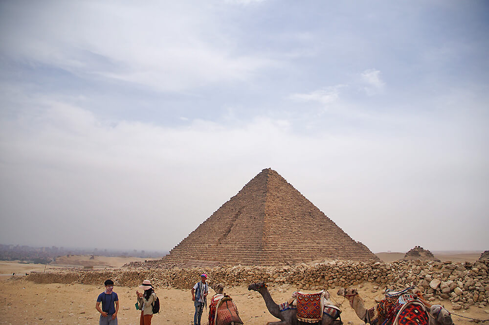 孟卡拉金字塔附近，是我們的下車點（下駱駝地點）。
