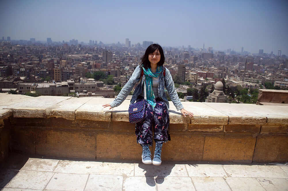 笑得非常開懷的我！與背後的開羅市系列照之四，完美結束！