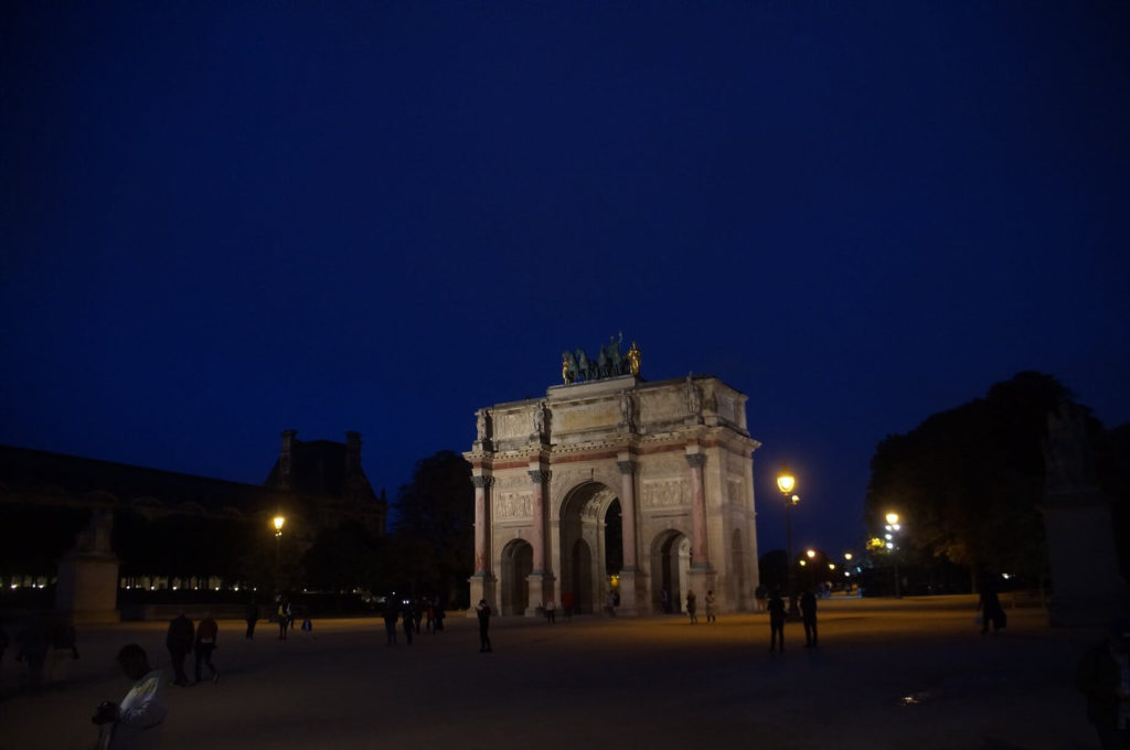 羅浮宮旁的小凱旋門