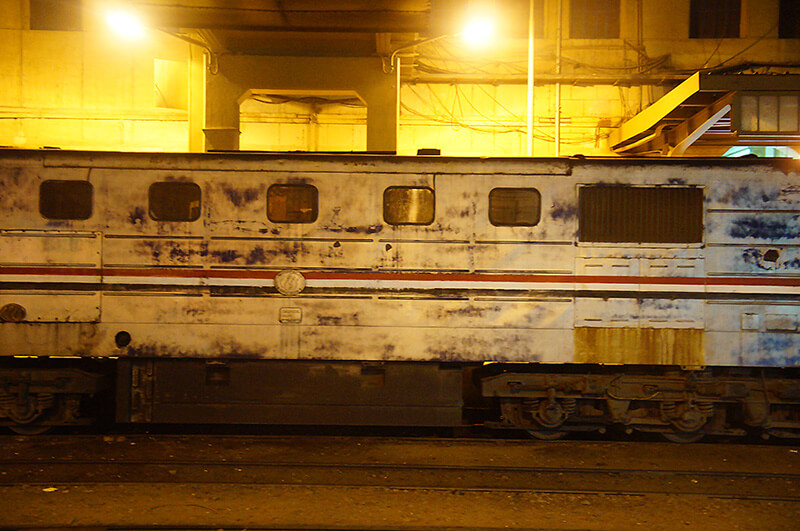 旁邊陳舊的火車