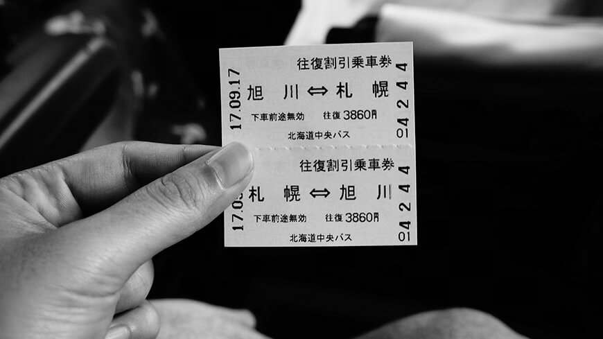 札幌旭川的中央巴士來回票3860元，巴士站都在火車旁邊，相當方便。