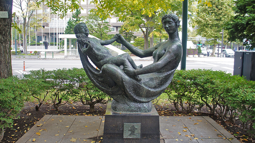 「花之母子」雕塑，大通公園。