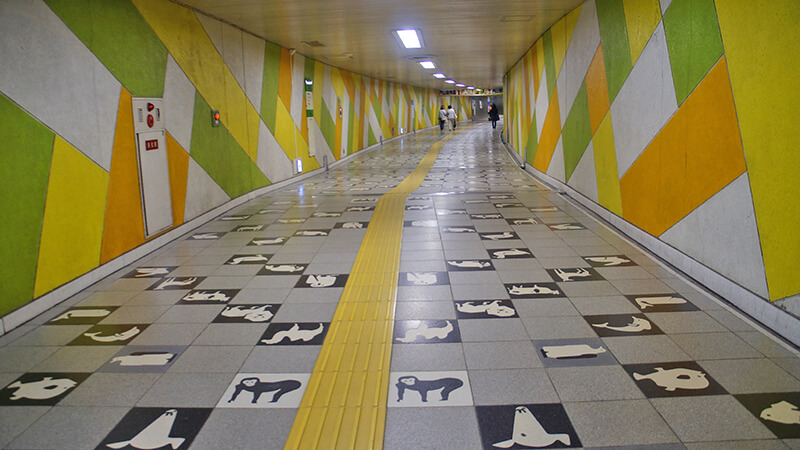 札幌圓山公園站，動物格子地磚。