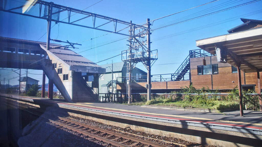 從札幌搭火車是個好方法，約30分鐘就能抵達小樽。