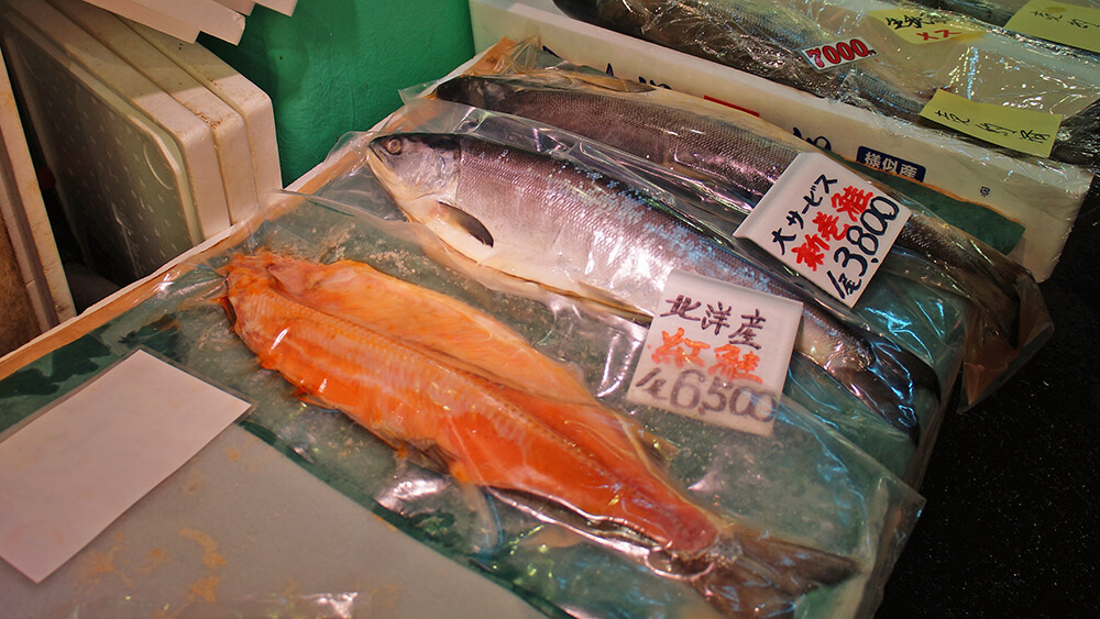 紅鮭，一尾6,500日圓。