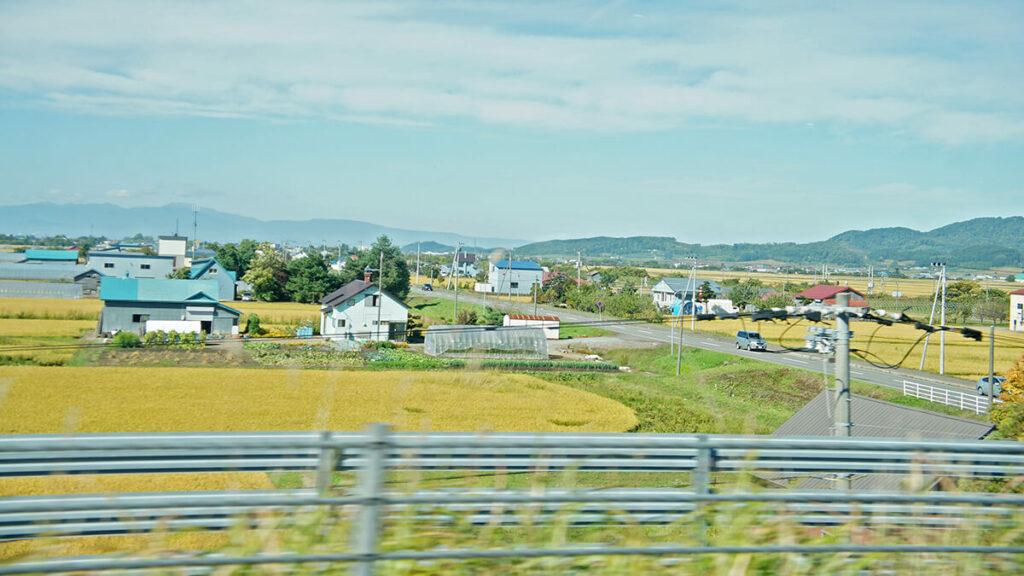 北海道自駕遊一早啟程前往旭川，沿途山田美景。