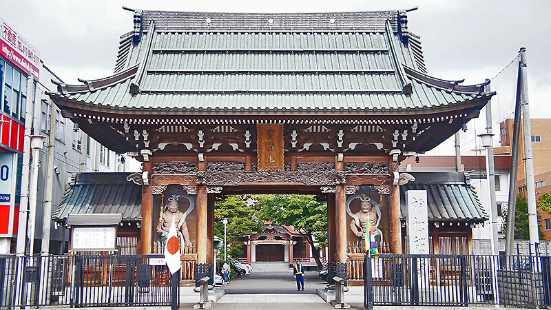 壽司店隔壁的龍松寺。