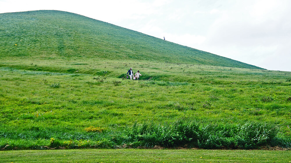 一家三口的溫馨畫面，莫埃來沼山。