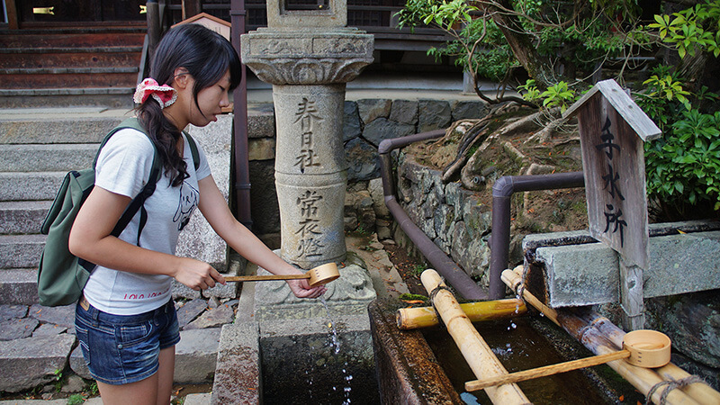 日本神社必備之手水所。