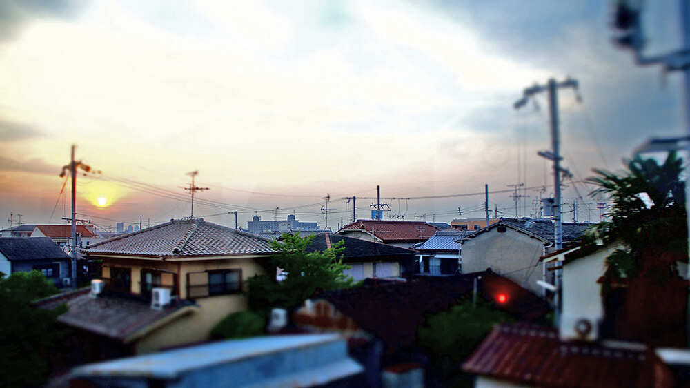夕陽，日本房舍，歲月靜好。