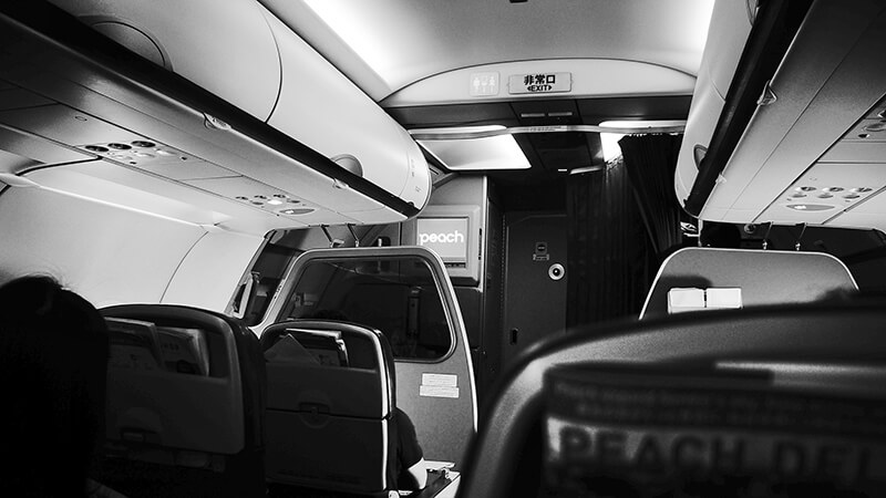樂桃航空機上樣貌，座椅簡單，以短程來說還算舒適。