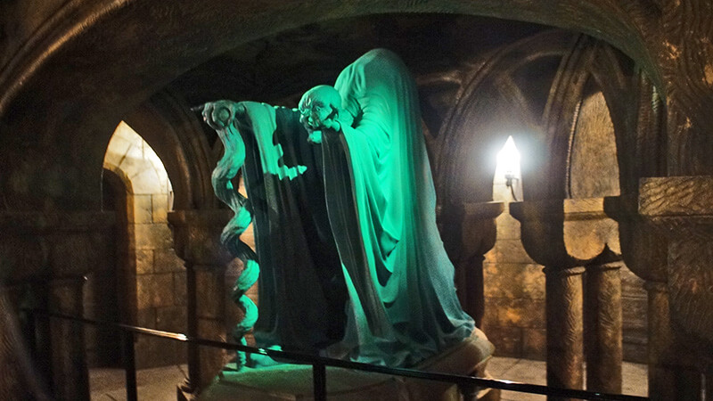 城堡內拿著頭的雕像，是城堡幽靈嗎？