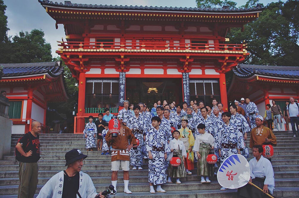 八坂神社，祇園祭遊行活動前的大合照。