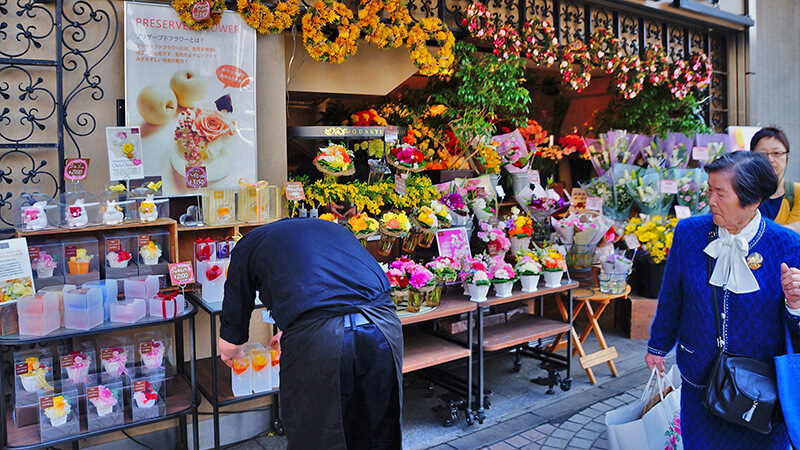 街邊可愛花店。