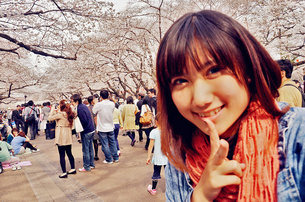 微貓上野公園賞櫻好開心。