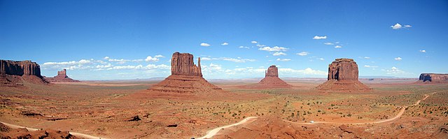附近的紀念碑谷（Monument Valley）圖源：維基百科。
