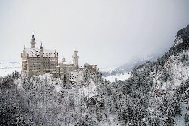 白雪覆蓋的新天鵝堡，超美！德國慕尼黑旅行必訪！