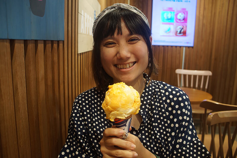韓國大熱天吃到這一支真的是太開心了！收到冰淇淋絕對比收到花還快樂的時刻。