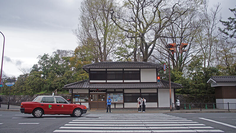 對街的大公園，就是京都御苑。