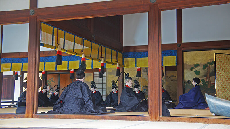 京都御所內展有 屏風 與 過往皇室起居。