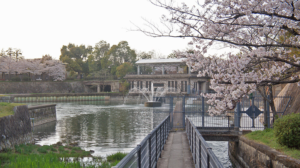 琵琶湖輸水紀念館，噴水池。