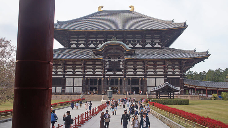 金牛角造型的東大寺，壯觀氣派。
